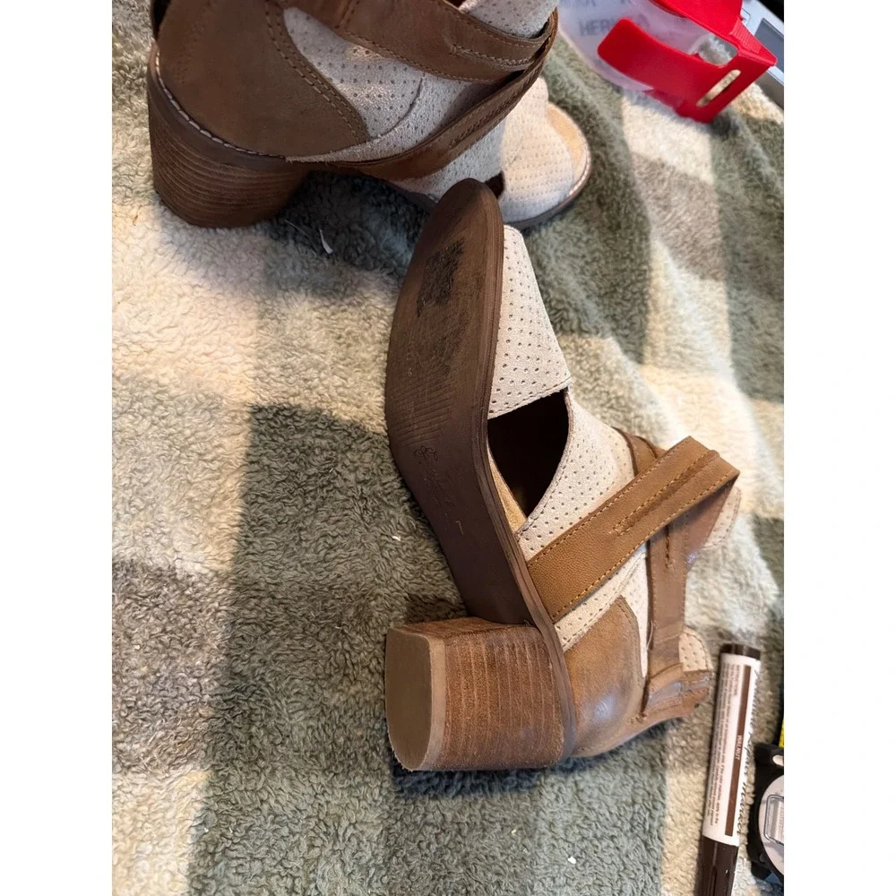 Roan Women Tan Cream Leather Perforated Peep Toe Cutout‎ Block Heel Booties 7